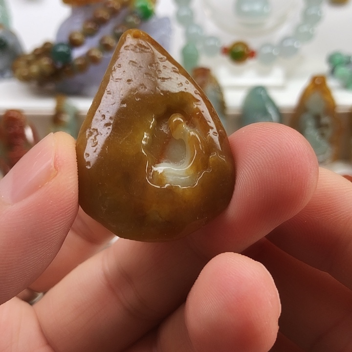 翡翠未镶嵌颈饰翡翠