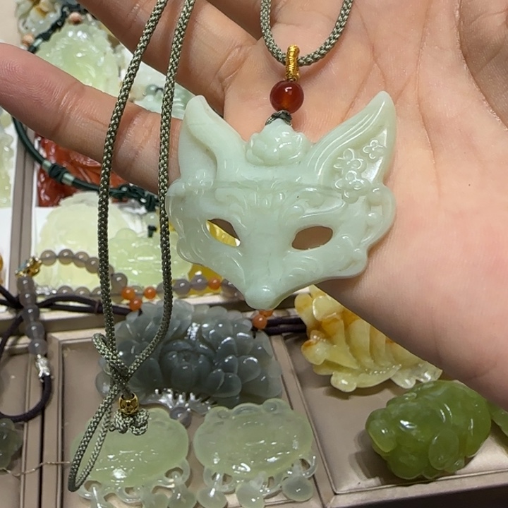 蛇纹石玉吊坠未镶嵌