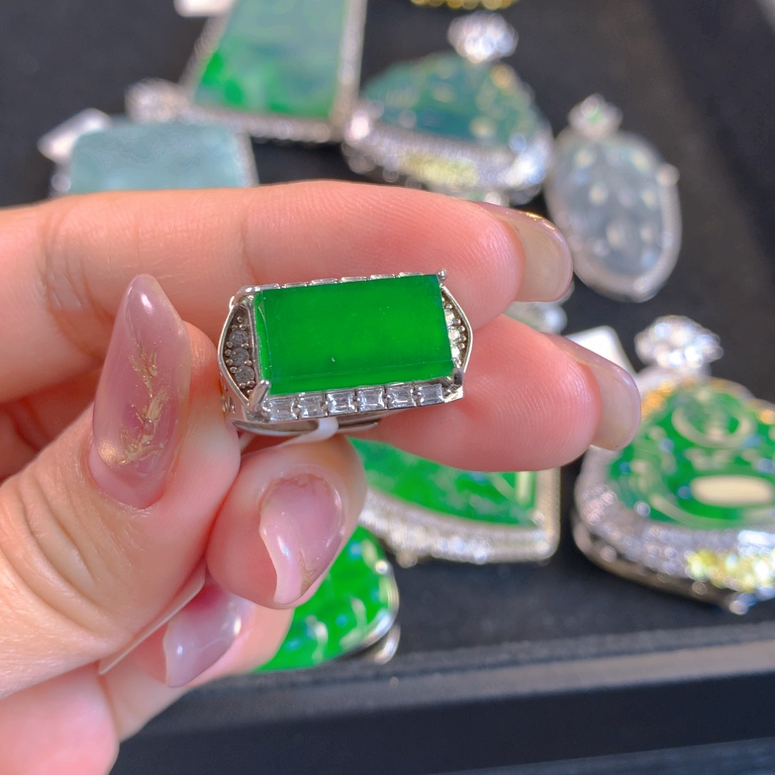 翡翠颈饰银S925镶嵌翡翠