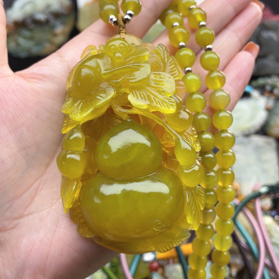 蛇纹石玉颈饰未镶嵌