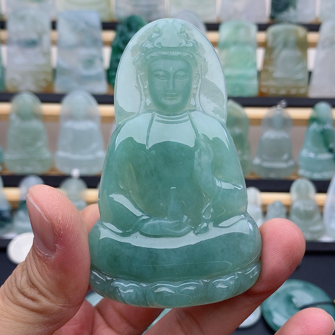 翡翠未镶嵌颈饰素衣观音