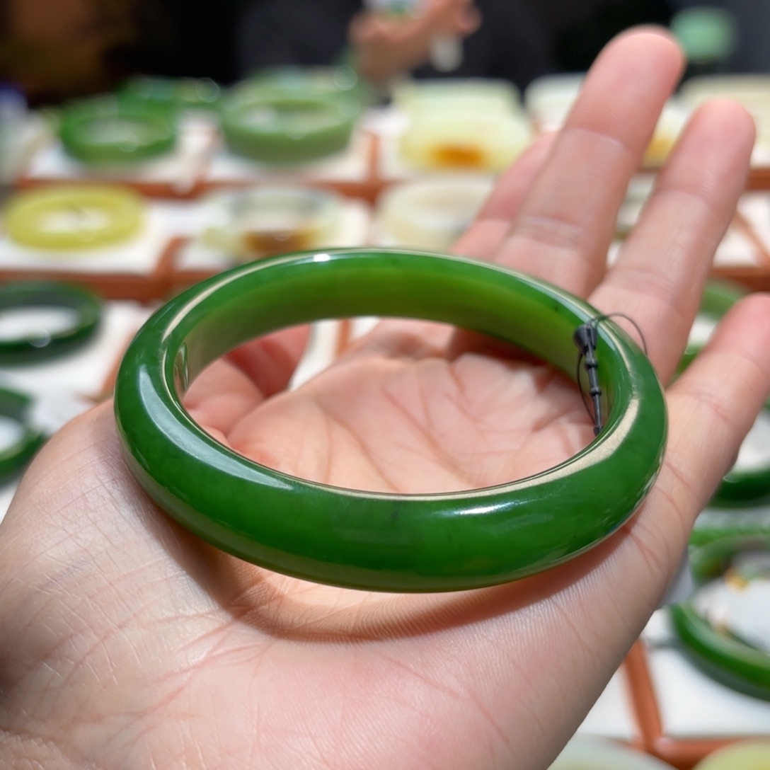 和田玉手镯未镶嵌天***绳