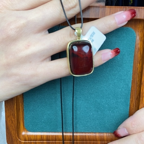 血珀颈饰银S925镶嵌吊坠