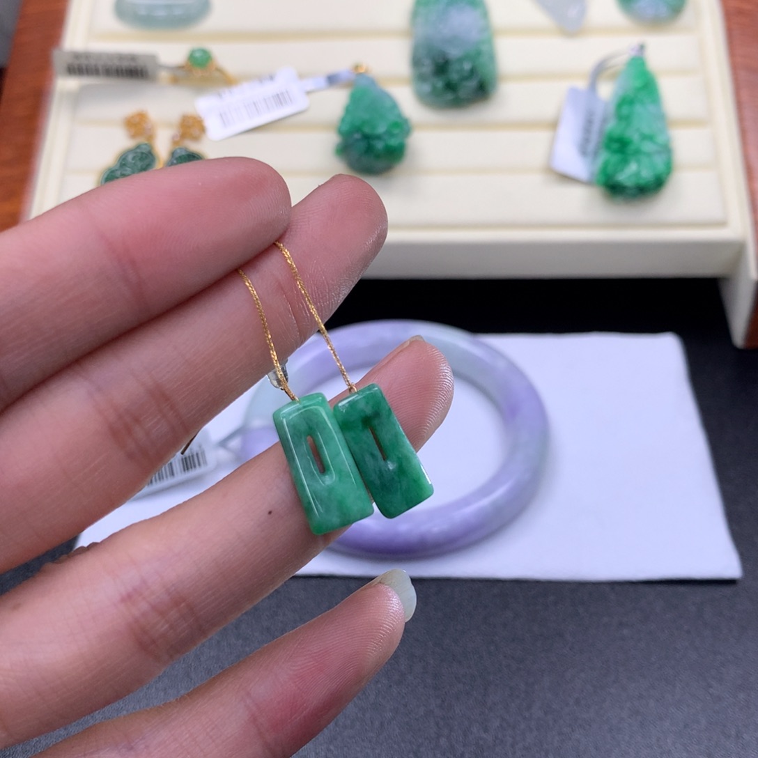 翡翠未镶嵌颈饰吊坠