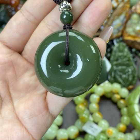 未镶嵌透闪石质玉挂件润***品