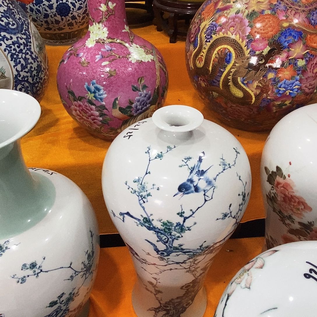 沈***玉陶摆件景德镇陶瓷青花梅瓶
