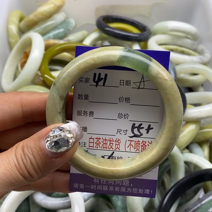 蛇纹石玉手镯未镶嵌