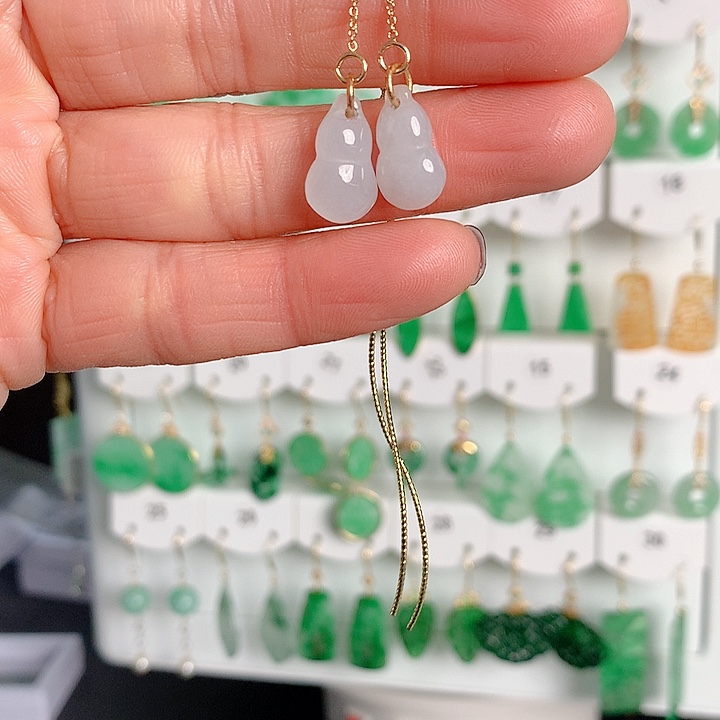 翡翠耳饰未镶嵌翡翠