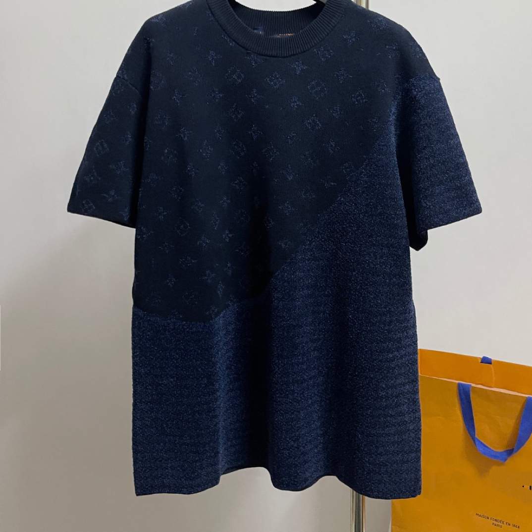 顶顶老登植绒满印短袖