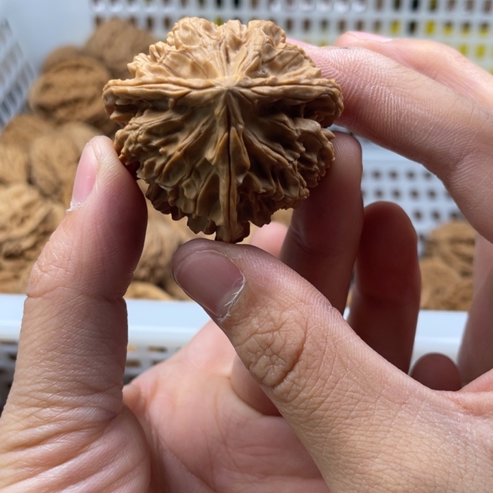 人***糖文玩核桃吊坠三愣