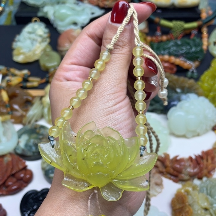 蛇纹石玉未镶嵌颈饰