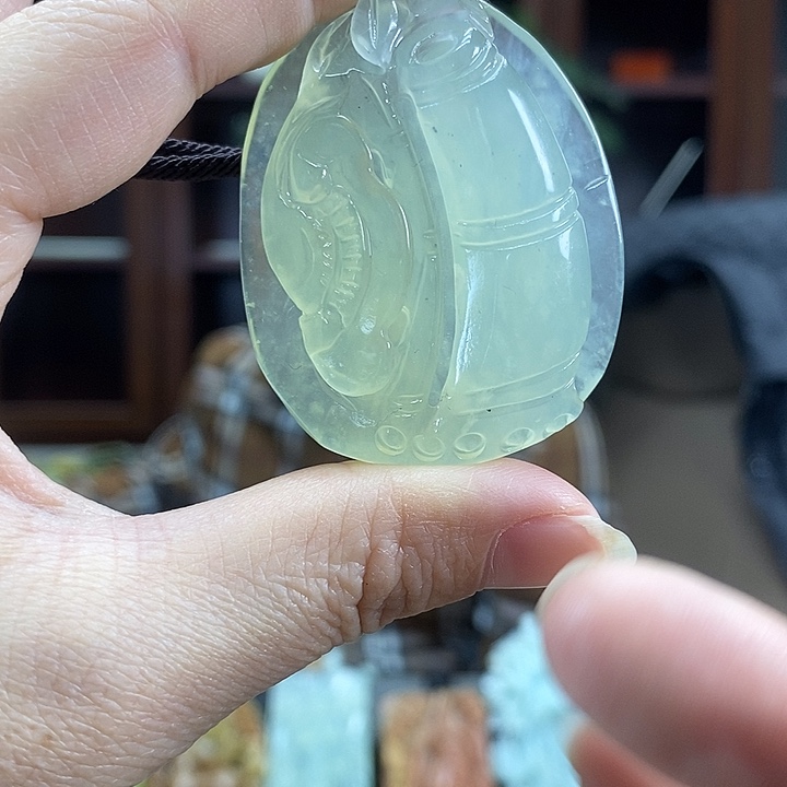 蛇纹石玉未镶嵌颈饰