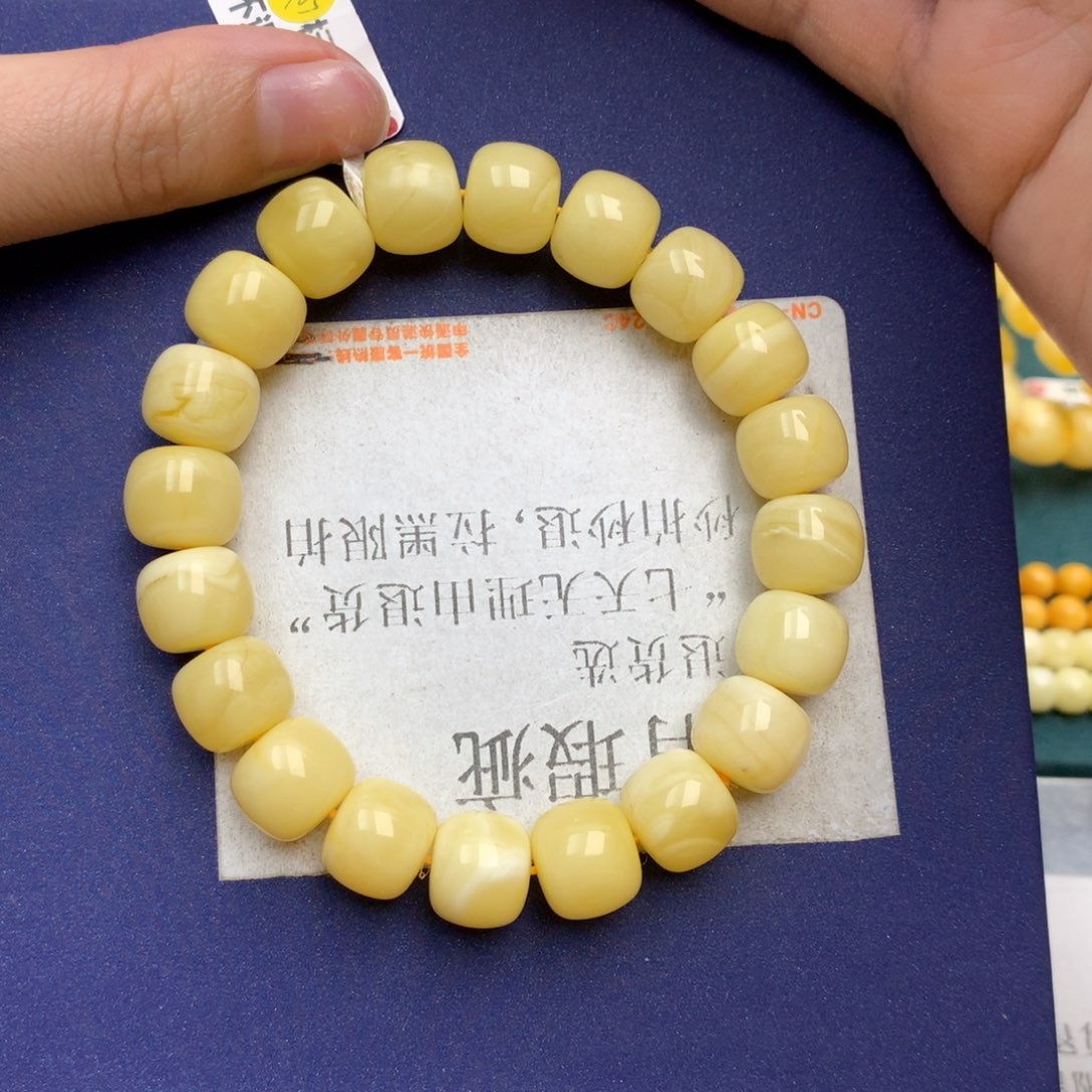 未镶嵌琥珀珠宝奇石18