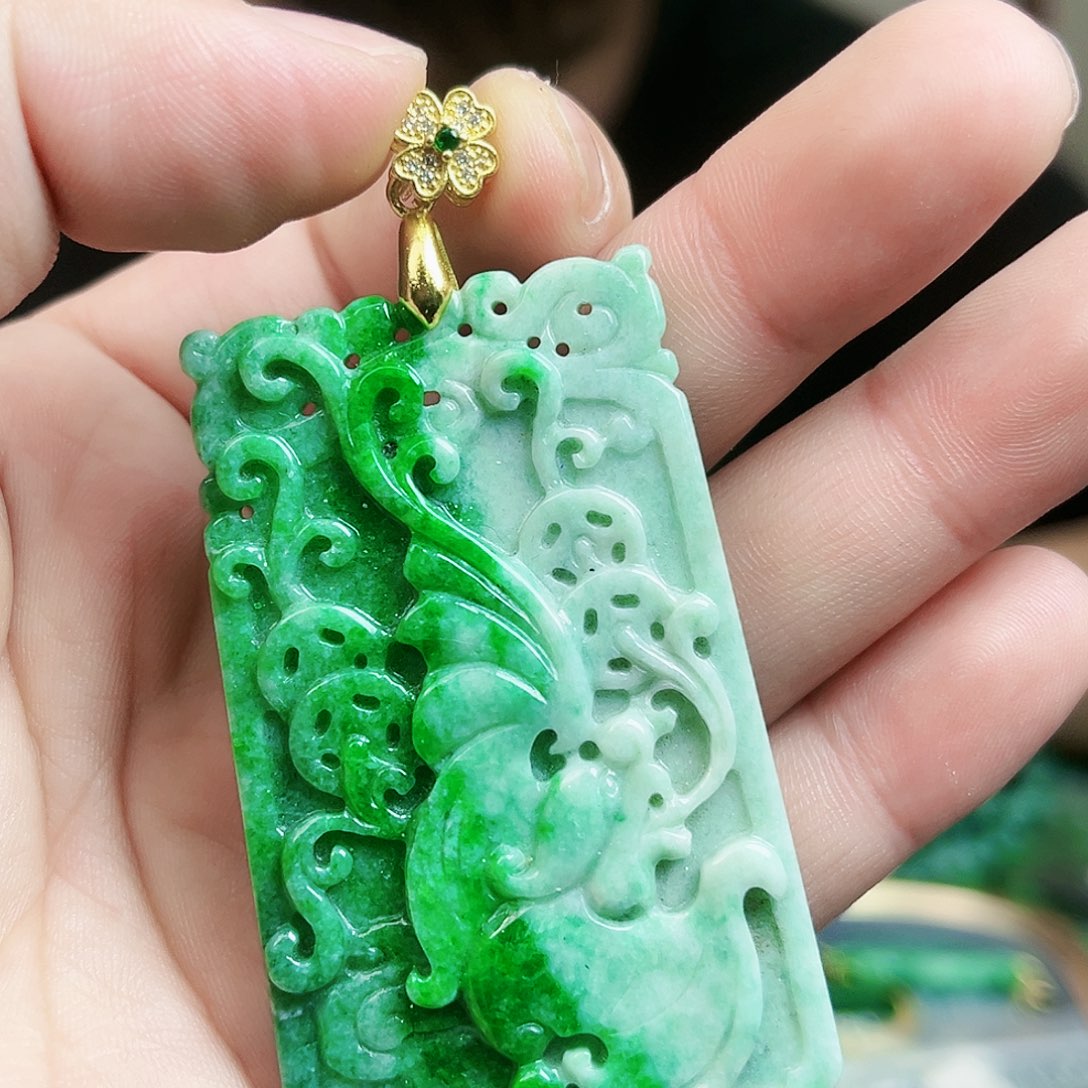翡翠颈饰未镶嵌吊坠