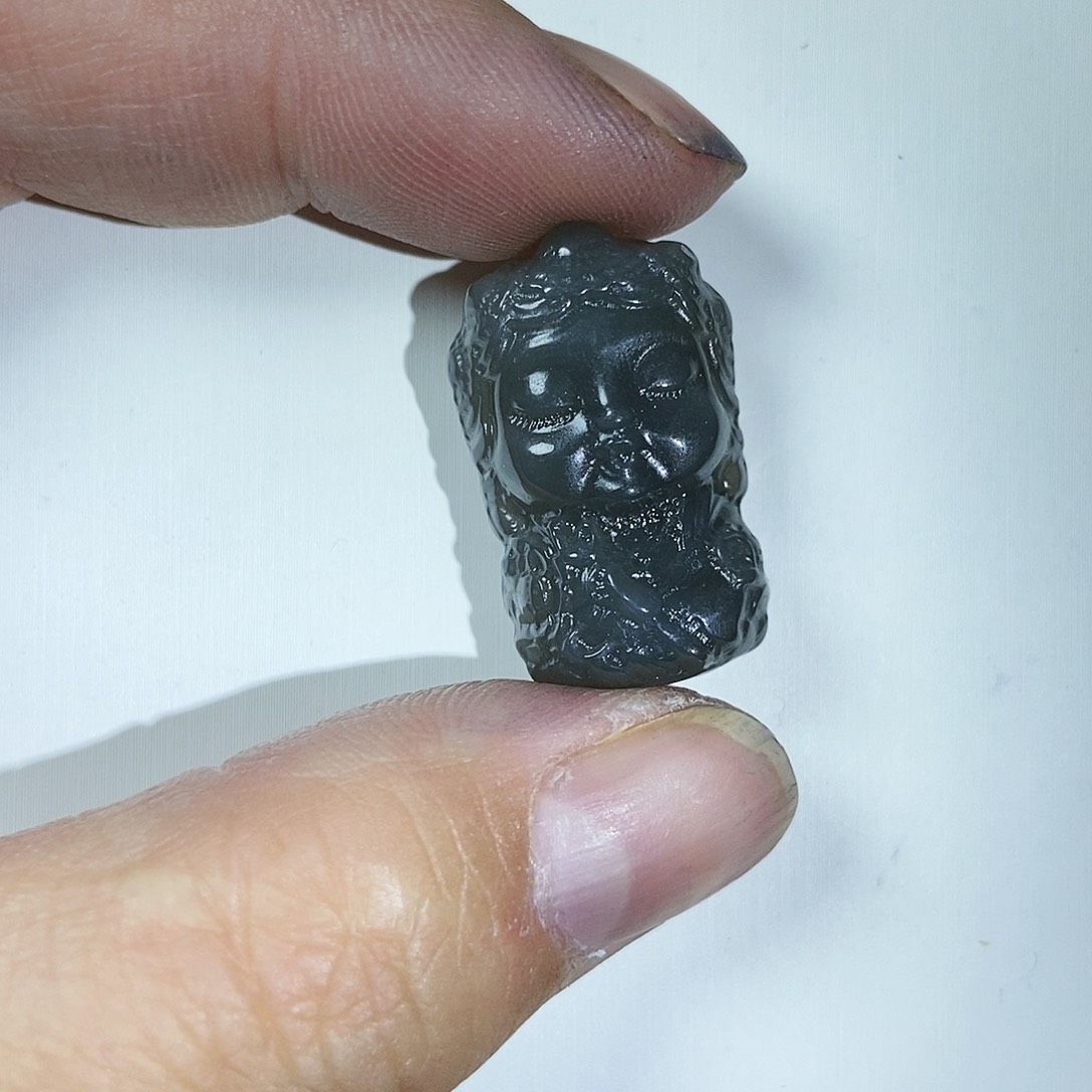 和田玉颈饰未镶嵌烟紫绿度母