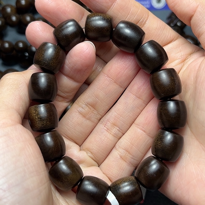 沉香手串白棋玉化