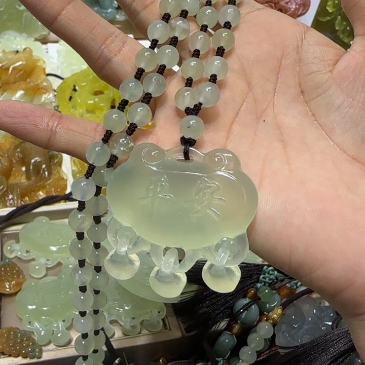 蛇纹石玉吊坠未镶嵌