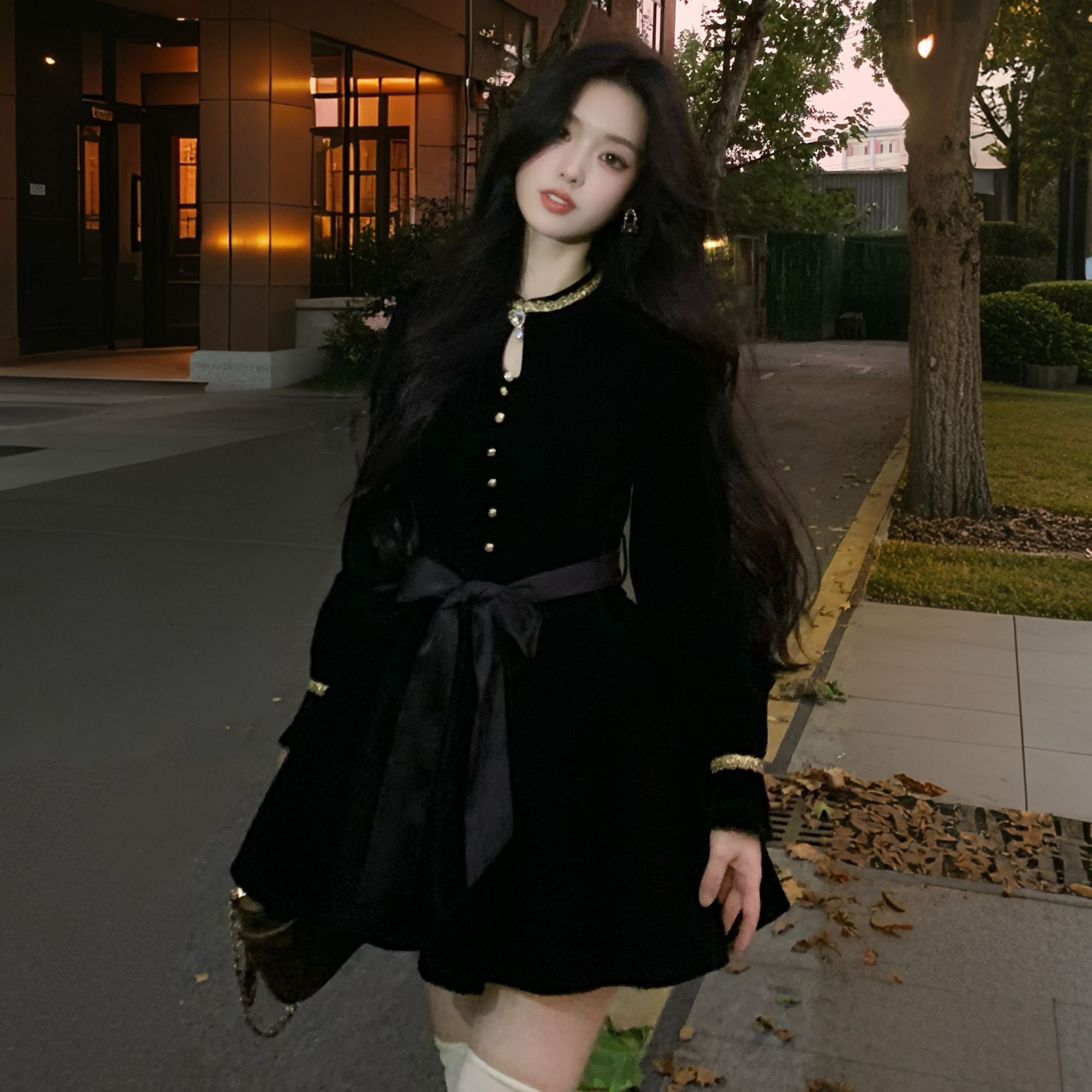 Blovelan黑金魅影 气质千金风黑丝绒贵气感长袖收腰连衣裙秋冬款