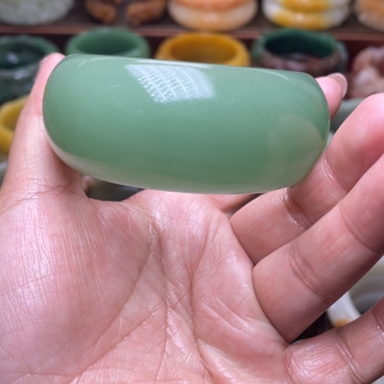 【闪购商品】石英质玉手镯未镶嵌