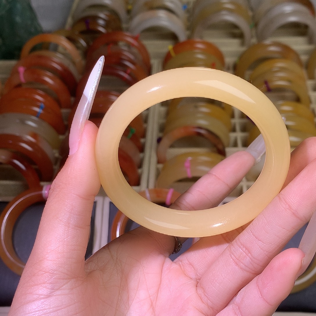 石英质玉未镶嵌手镯