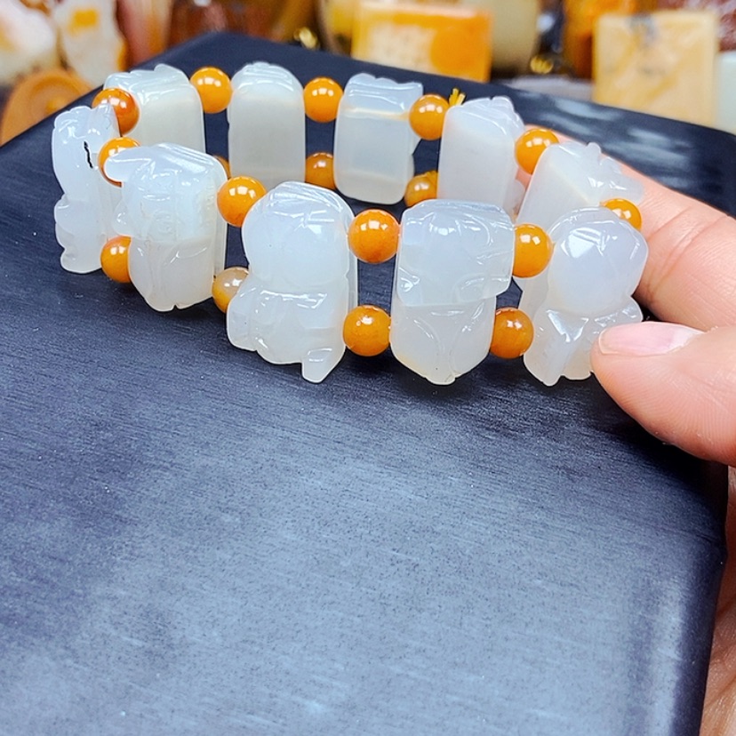 【闪购商品】石英质玉（黄龙玉）颈饰未镶嵌