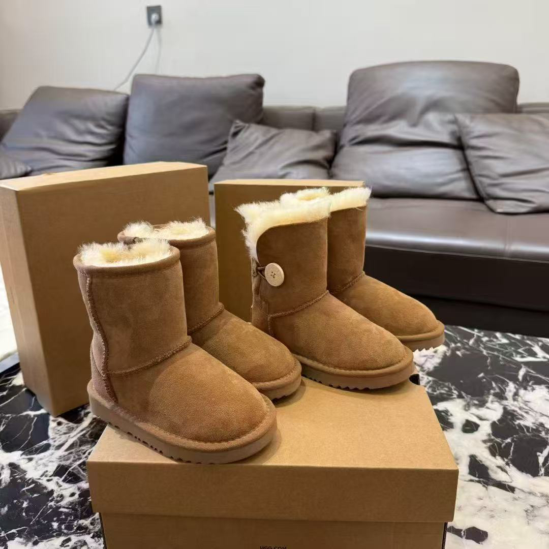 雪地靴女冬季中筒保暖加绒加厚防滑经典木扣两穿棉鞋