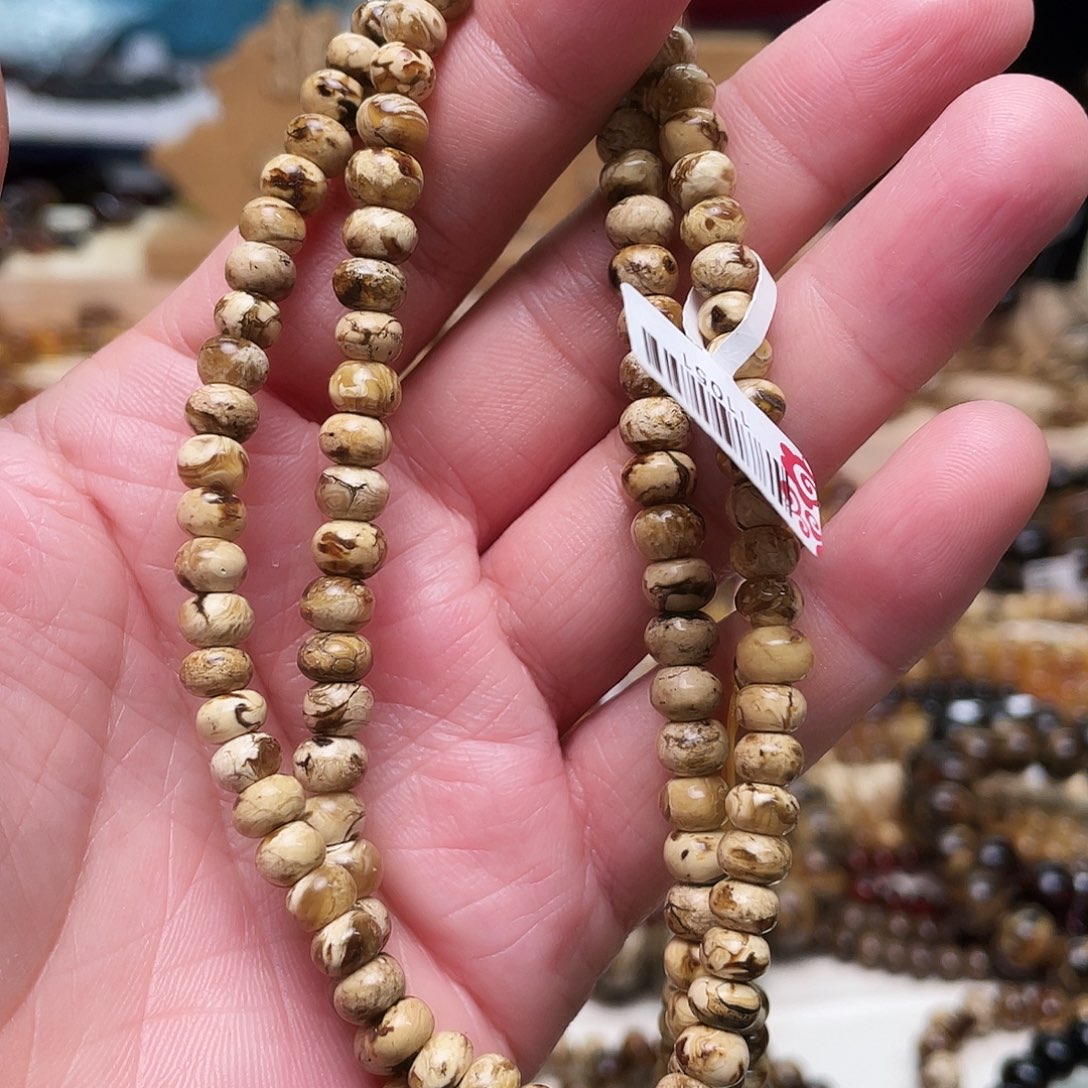 琥珀裸石未镶嵌六11051