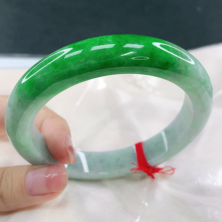 翡翠未镶嵌手镯圈63，0B015