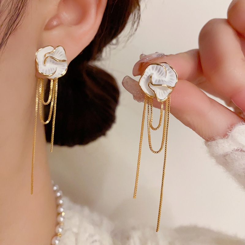 两戴式山茶花创意饰品