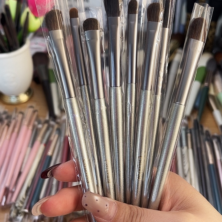 银色眼部 不退不换