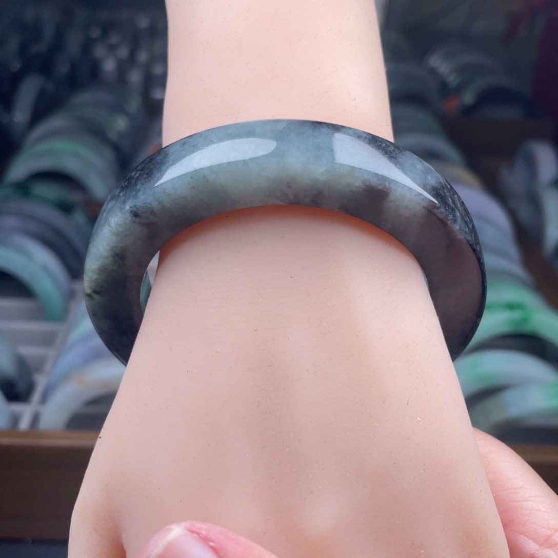 定制翡翠未镶嵌半山水乌鸡