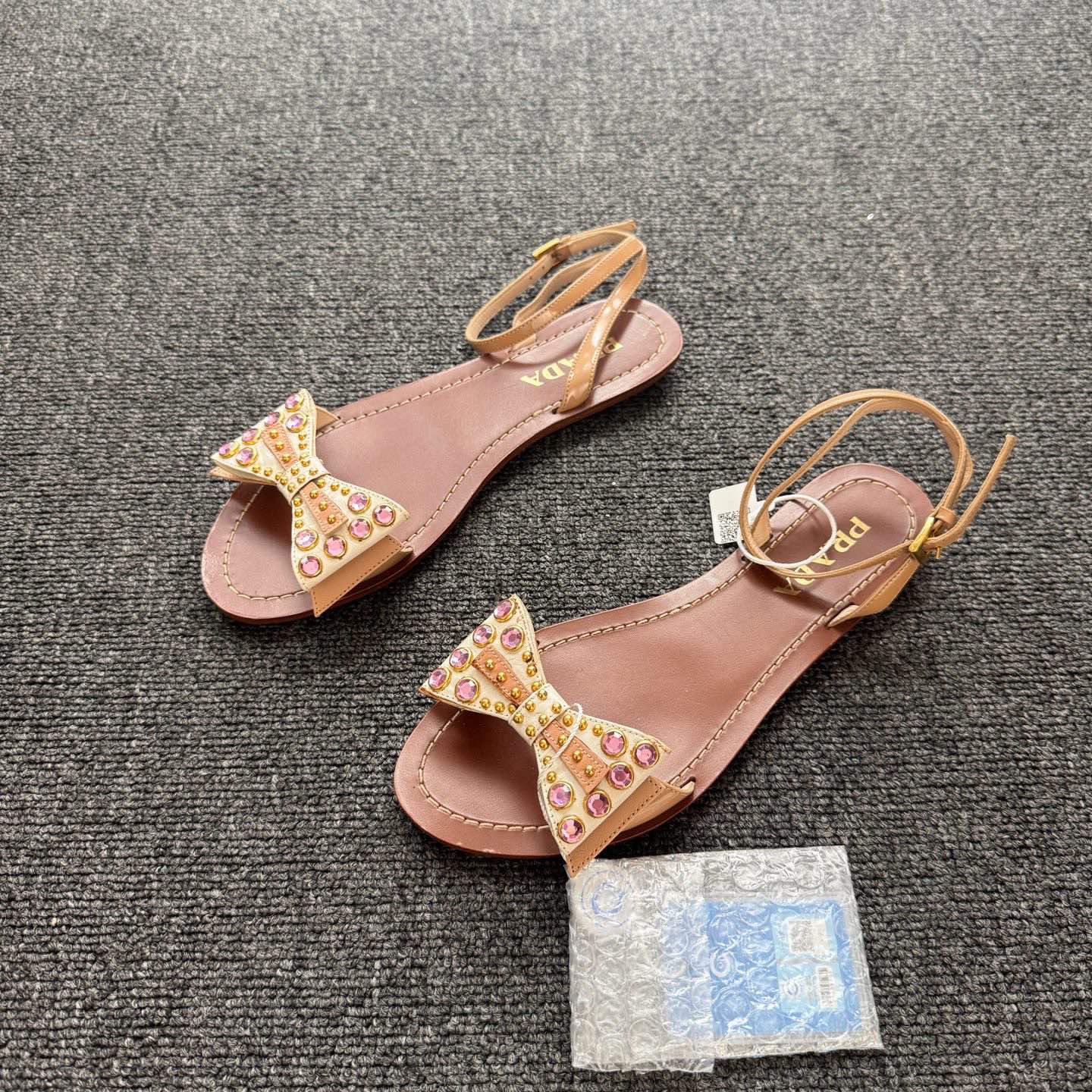 99新 Prada/普拉达 葡萄籽奢潮/Prada 蝴蝶结花卉拖鞋/36/3099