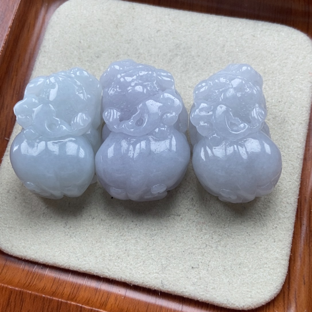 翡翠未镶嵌颈饰如意貔貅