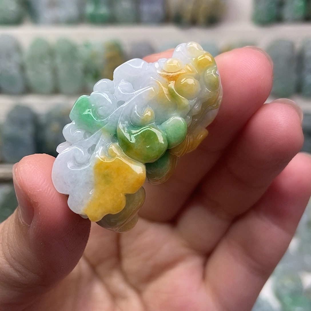 翡翠未镶嵌吊坠(赠链)