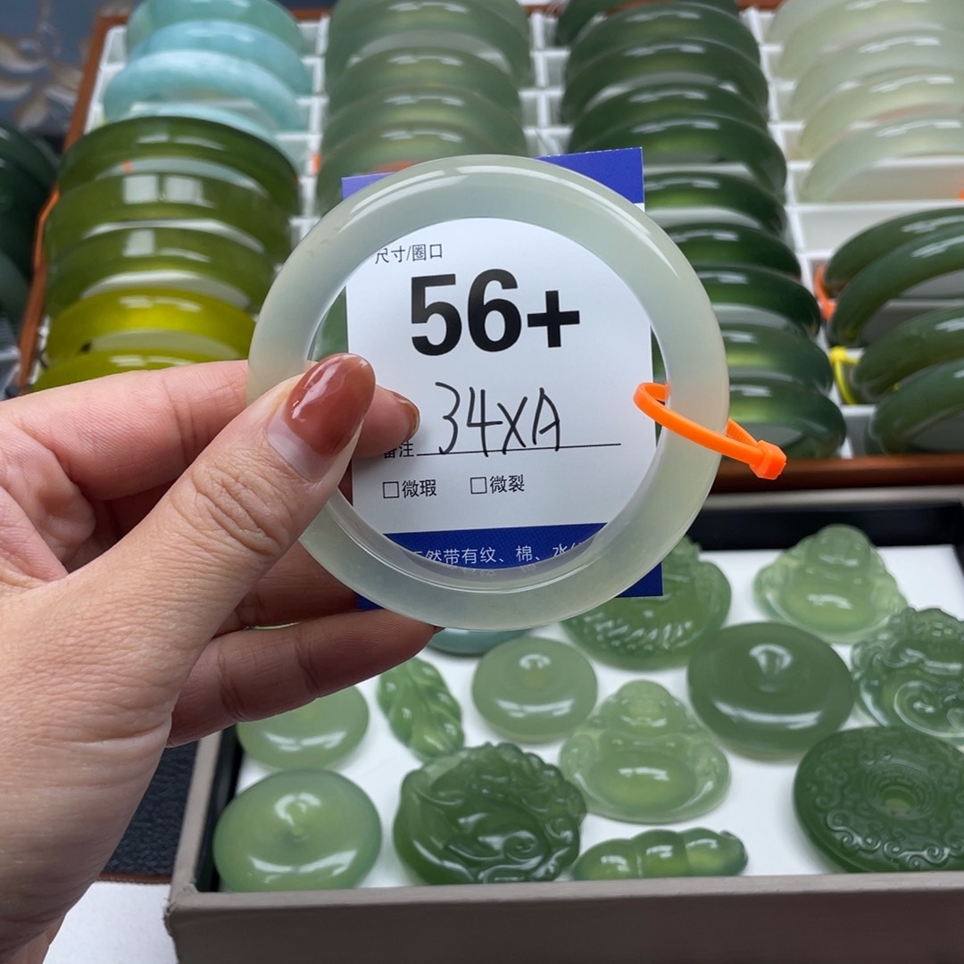 未镶嵌蛇纹石玉手镯李***子