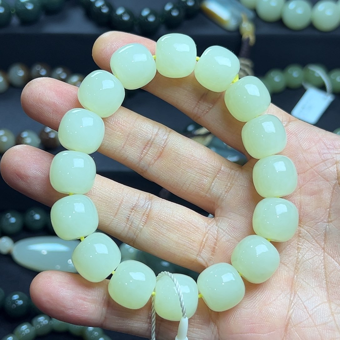 和田玉手链未镶嵌俄料黄口卡14老型 油润