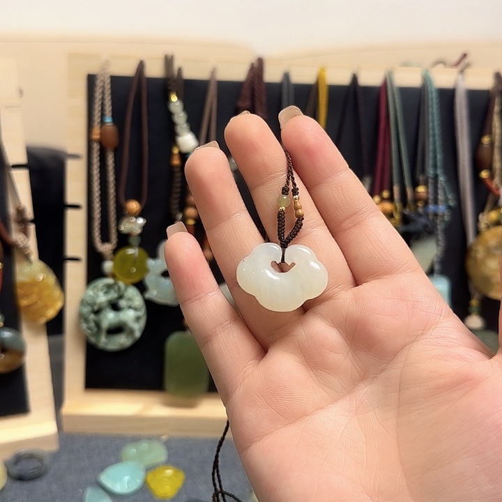 蛇纹石玉合金颈饰