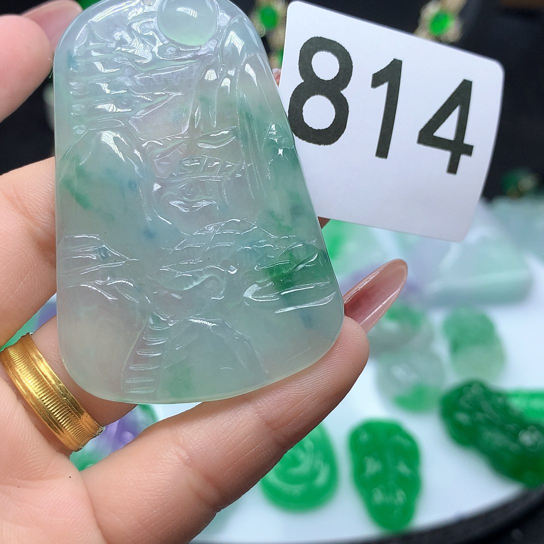 翡翠吊坠(赠链)未镶嵌