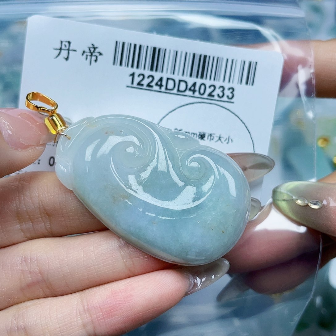 吊坠(不含链)未镶嵌翡翠