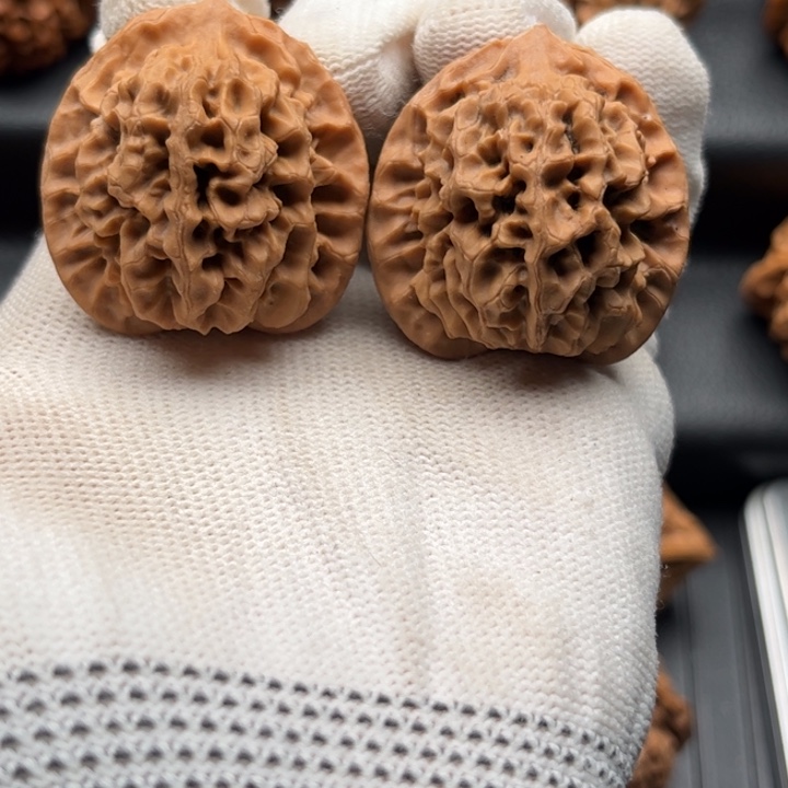 小***哥吊坠文玩核桃秦闷