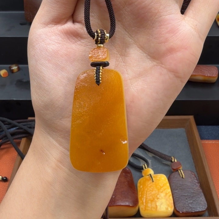 蜜蜡未镶嵌吊坠(赠链)