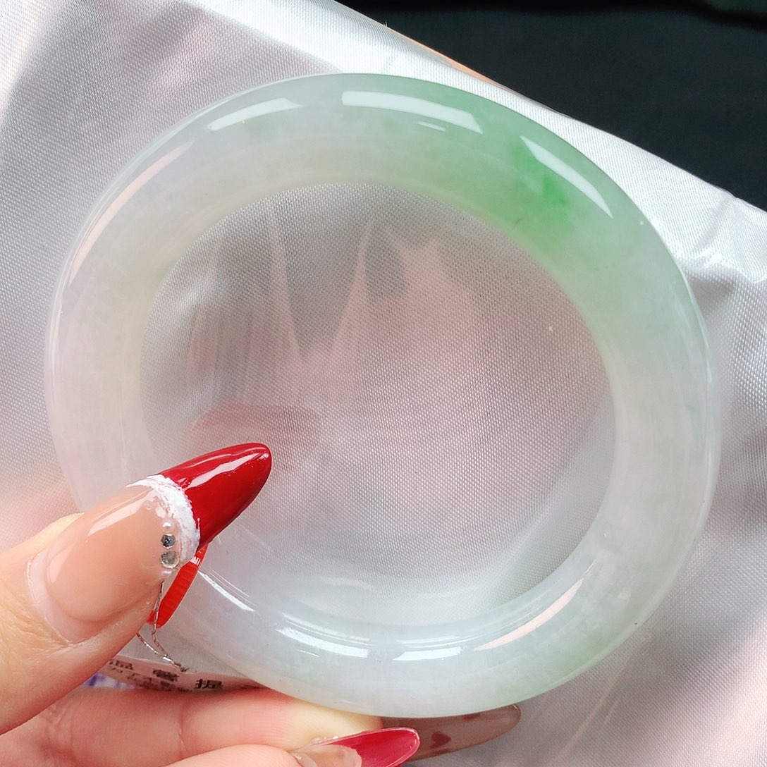 翡翠手镯未镶嵌54圈