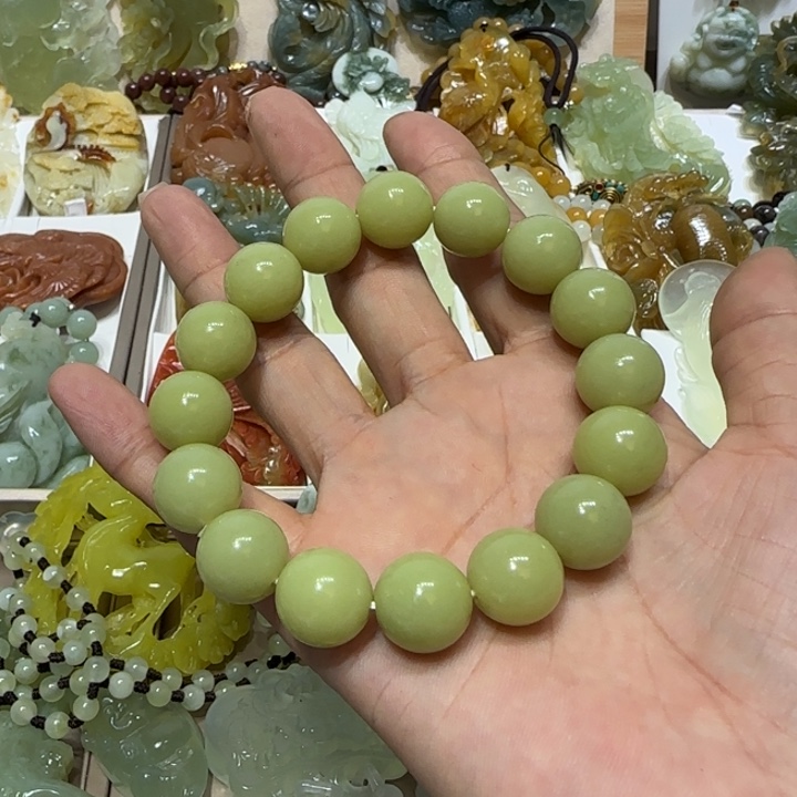 蛇纹石玉吊坠未镶嵌