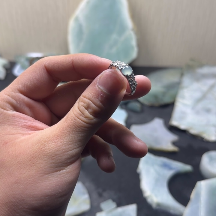 翡翠未镶嵌颈饰危地马拉