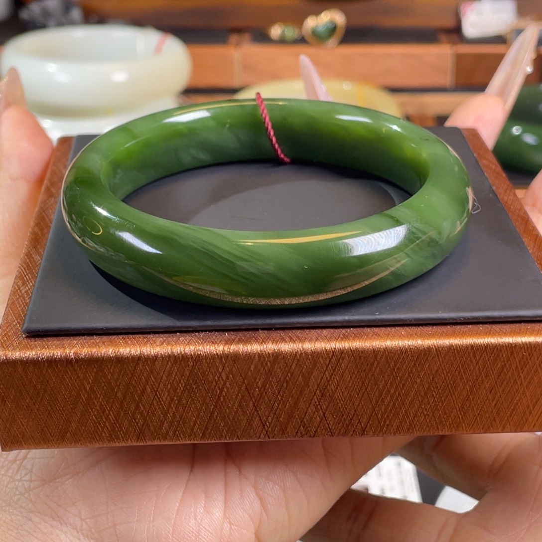 和田玉未镶嵌手镯