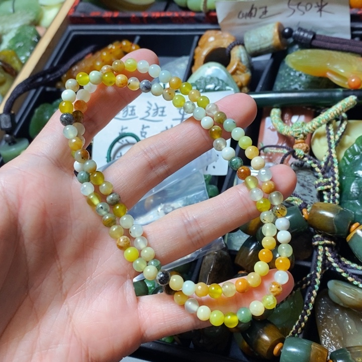 蛇纹石玉颈饰未镶嵌