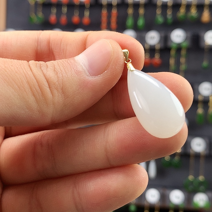 和田玉颈饰18K金镶嵌