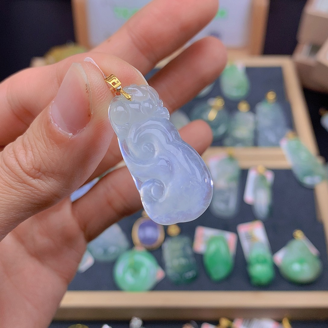 翡翠颈饰18K金镶嵌翡翠