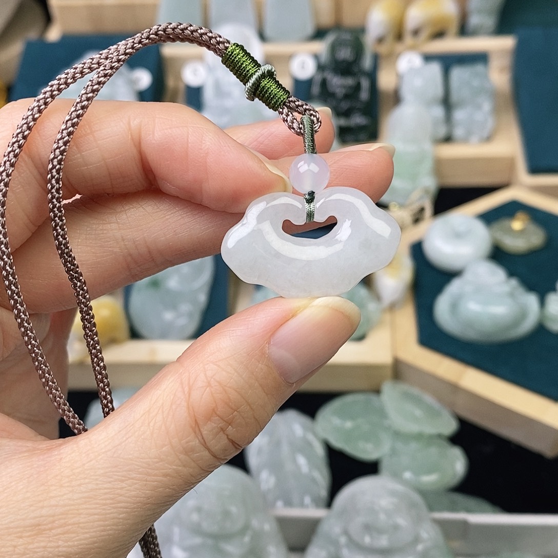 翡翠未镶嵌颈饰锁 