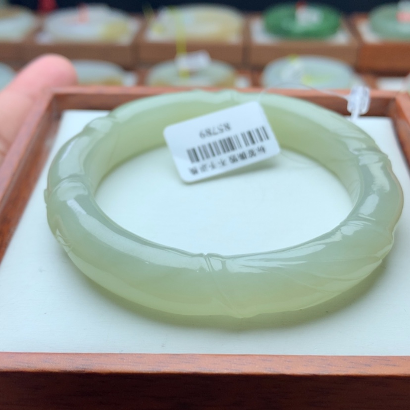 【闪购商品】和田玉手镯未镶嵌5556